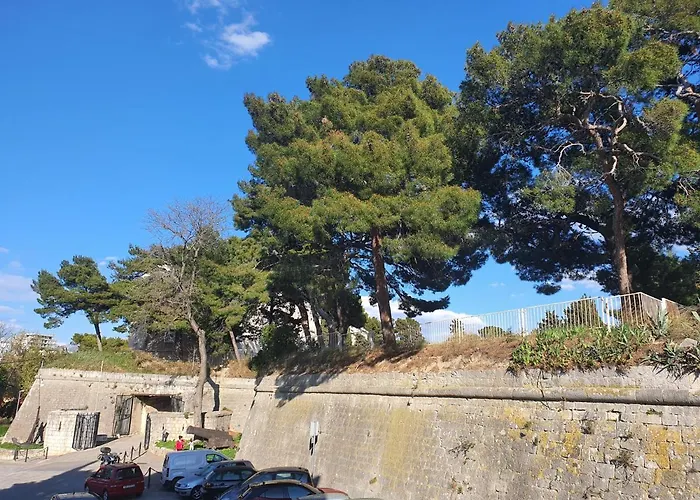 Five Elements Luxury Split