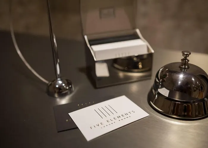 Five Elements Luxury Couette-café