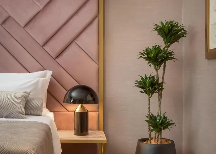 Five Elements Luxury Couette-café